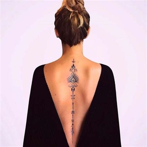 tattoo colonne vertébrale femme|Tatouage sur la colonne vertébrale : tout ce que vous voulez en。